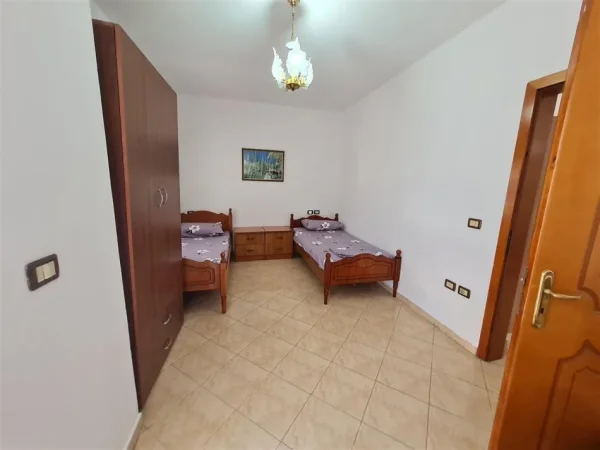 Tirane, jepet me qera apartament 2+1+Ballkon Kati 6, 93 m² 500€ (RRUGA DON BOSKO)