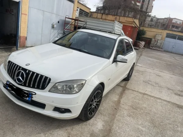 Tirane, shes makine mercedes benz Nafte, e bardhë manuale Klima 21.000 km 6.500 €