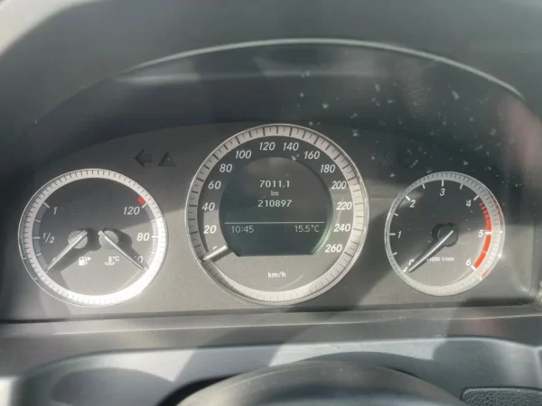 Tirane, shes makine mercedes benz Nafte, e bardhë manuale Klima 21.000 km 6.500 €