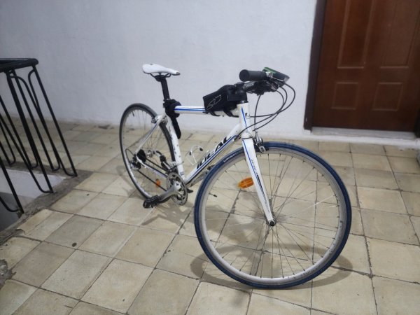 Tirane, shes biciklete Biçikletë kursi e modifikuar e bardhë 230 €