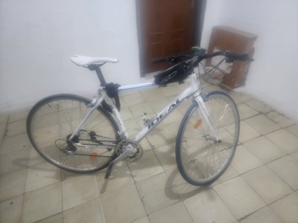 Tirane, shes biciklete Biçikletë kursi e modifikuar e bardhë 230 €