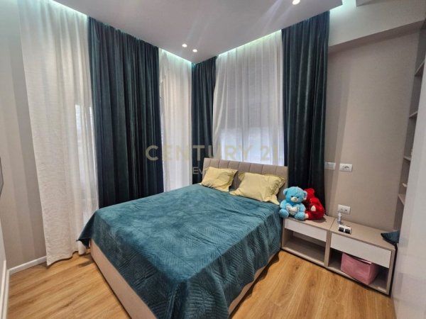 Tirane, shitet apartament 2+1 Kati 3, 93 m² 175.000 € (Ali Demi)