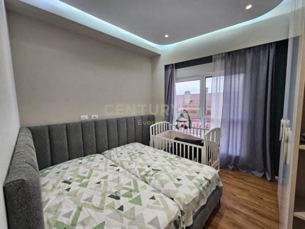 Tirane, shitet apartament 2+1 Kati 3, 93 m² 175.000 € (Ali Demi)