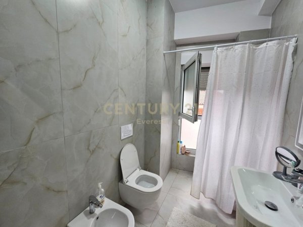 Tirane, shitet apartament 2+1 Kati 3, 93 m² 175.000 € (Ali Demi)