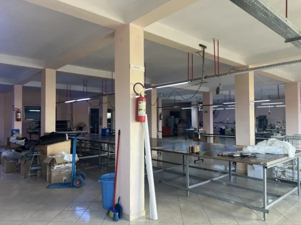 Jap me qera ambjent biznesi , 1.550 m² 4.500 € (Rruga Demokracia Bathore Kamëz)