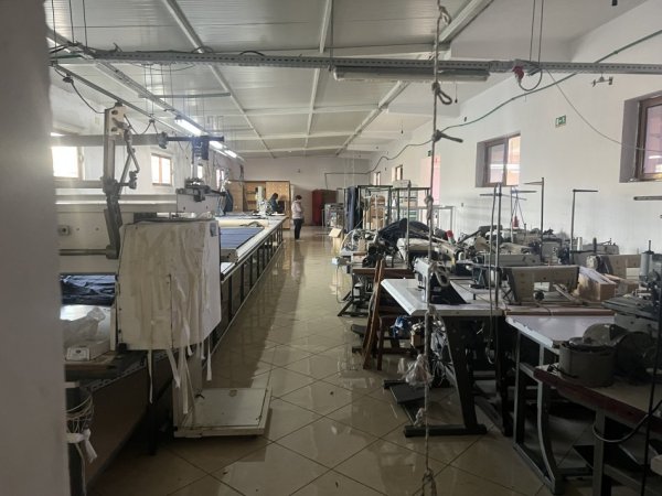 Jap me qera ambjent biznesi , 1.550 m² 4.500 € (Rruga Demokracia Bathore Kamëz)