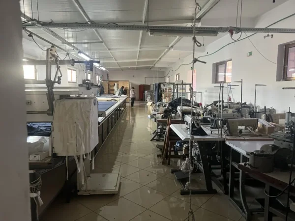 Jap me qera ambjent biznesi , 1.550 m² 4.500 € (Rruga Demokracia Bathore Kamëz)