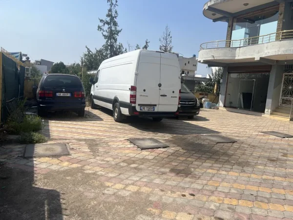 Jap me qera ambjent biznesi , 1.550 m² 4.500 € (Rruga Demokracia Bathore Kamëz)