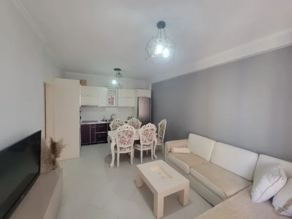Tirane, jepet me qera apartament 2+1+Ballkon Kati 3, 90 m² 500 € (Rruga e Zallit pranë Kodra e Diellit)
