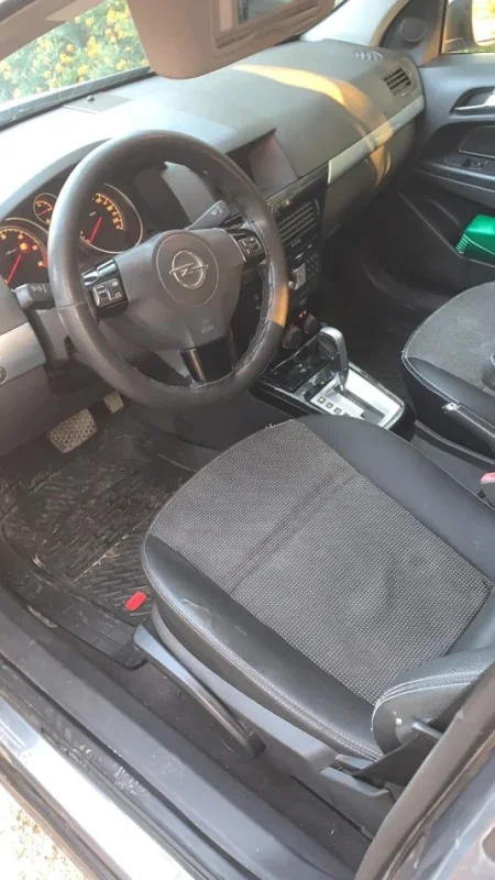 Tirane, shitet makine Opel Nafte, gri metalizato automatik 2.300 €