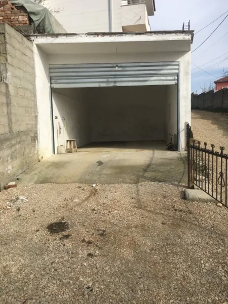 Tirane, jepet me qera ambjent biznesi , 30 m² 150 € (Fabrika e Qelqit)