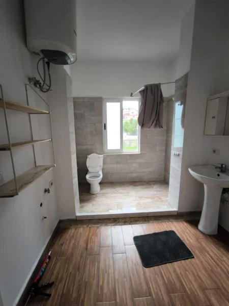 Tirane, jepet me qera apartament 1+1 Kati 2, 85 m² 38,000 leke (Rruga e Kokonozve)