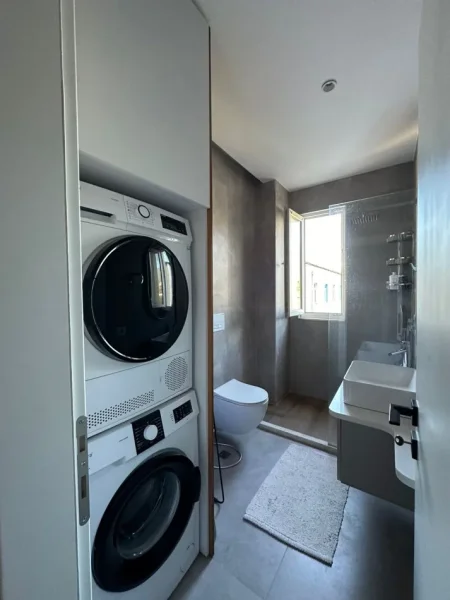 Tirane, shitet apartament 1+1 Kati 3, 64 m² 160.000 € (rruga e dibres)