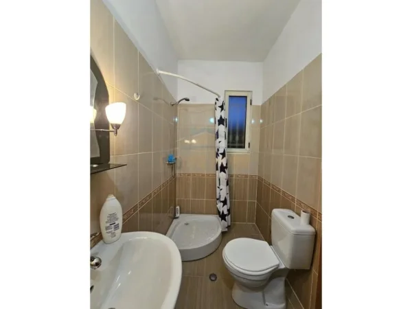 Prane Spitalit Durres, shitet shtepi 1 Katshe, 320 m² 160.000 € (Durres)