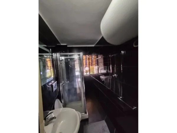 Tirane, shes apartament 1+1 Kati 5, 52 m² 95.000 € (Rruga Bardhyl)