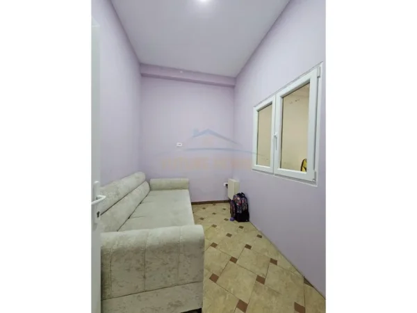 Prane Stacionit te Trenit, shitet ambient biznesi 1+1 Kati 0, 32 m² 96.000 € (Durres)