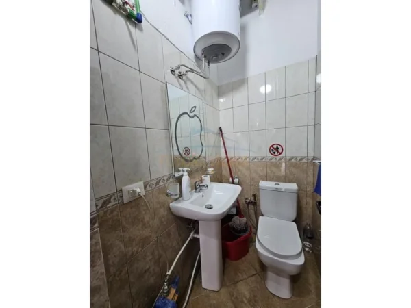 Prane Stacionit te Trenit, shitet ambient biznesi 1+1 Kati 0, 32 m² 96.000 € (Durres)