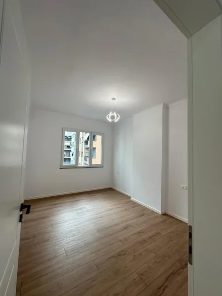 Tirane, shitet apartament 2+1+Ballkon Kati 4, 86 m² 133.000 € (Astir)