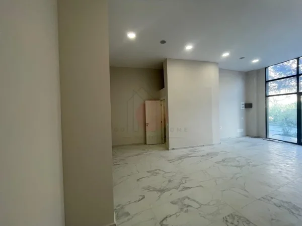 Tirane, jap me qera ambjent biznesi Kati 0, 50 m² 500 € (Laprak)