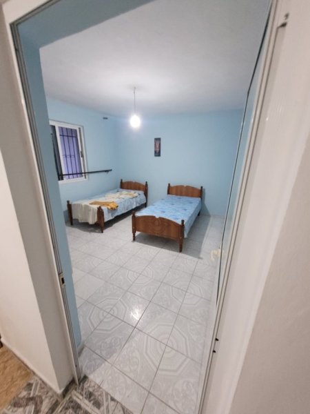 Tirane, jepet me qera Vile 2+1 Kati 1, 80 m² 400 € (Jepet me Qera Super Hyrje 2+1 afer Ekonomikut tek Shkolla Elite)