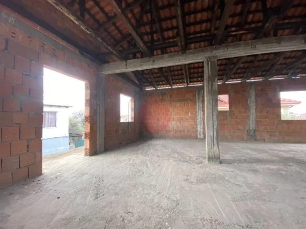 Tirane, shitet Vile 2 Katshe Kati 0, 337 m² 110.000 € (Institut)