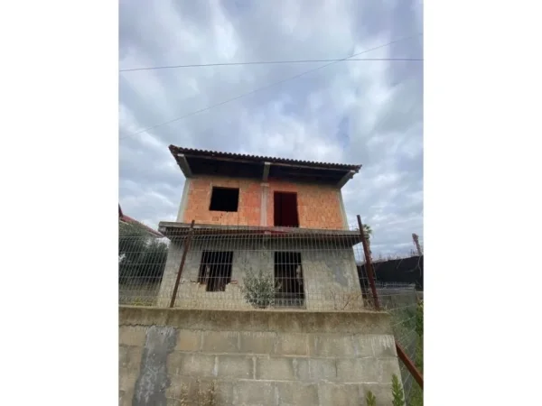 Tirane, shitet Vile 2 Katshe Kati 0, 337 m² 110.000 € (Institut)