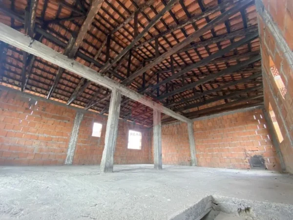 Tirane, shitet Vile 2 Katshe Kati 0, 337 m² 110.000 € (Institut)