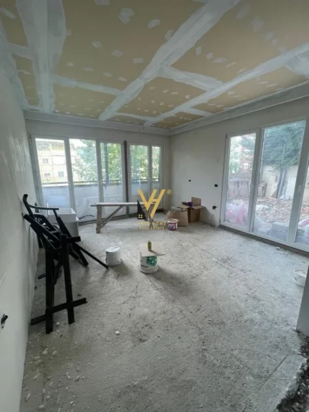 Tirane, shitet apartament 3+1+Ballkon Kati 3, 215 m² 247.000 € (LIQENI I THATE)