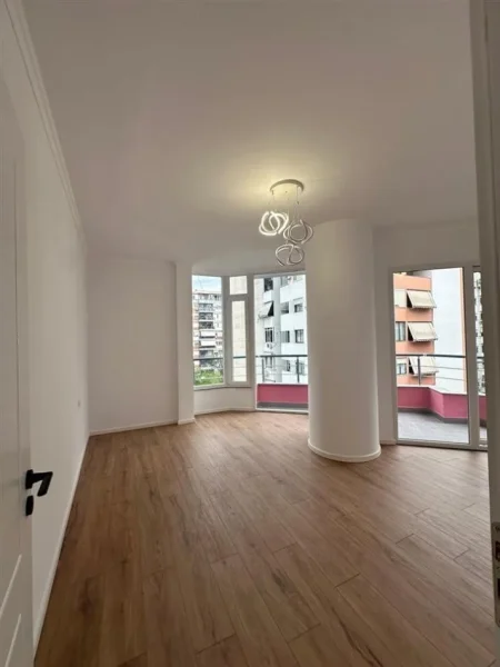 Tirane, shitet apartament 2+1+Ballkon Kati 4, 89 m² 133.000 € (Rruga Akeksander i Madhe, Astir)