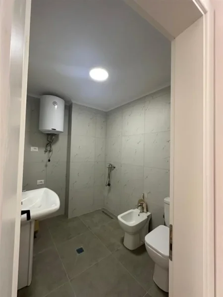 Tirane, shitet apartament 2+1+Ballkon Kati 4, 89 m² 133.000 € (Rruga Akeksander i Madhe, Astir)