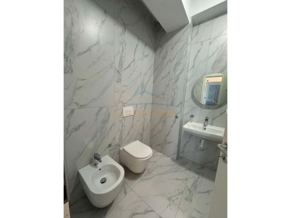 Tirane, jepet me qera apartament 2+1 , 85 m² 480 € (PASHO HYSA)