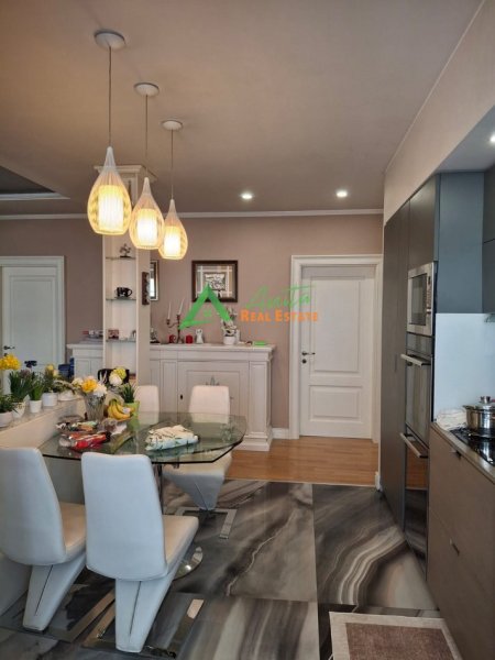 Tirane, shitet apartament 3+1 Kati 3, 128 m² 300.000 € (Komuna e Parisit)
