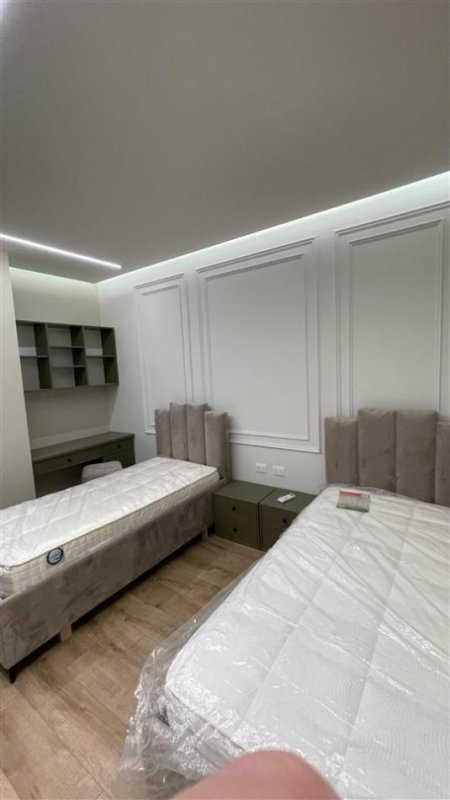 Tirane, jepet me qera apartament 2+1 Kati 4, 96 m² 1.800 € (liqeni i thate)