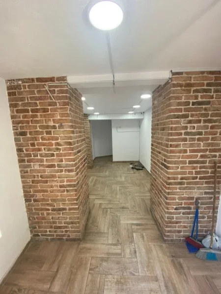 Tirane, jepet me qera ambjent biznesi Kati 0, 55 m² 600 € (zogu i zi)