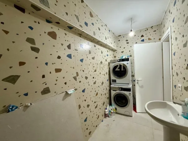 Tirane, shes apartament 2+1+POST PARKIMI , 95 m² 250.000 € (Kodra e Diellit)