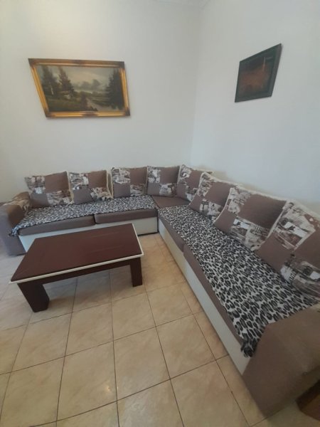 Tirane, jepet me qera apartament 1+1+Ballkon Kati 1, 60 m² 357 € (Rruga e Dibres)