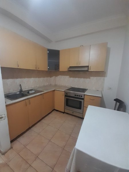 Tirane, jepet me qera apartament 1+1+Ballkon Kati 1, 60 m² 357 € (Rruga e Dibres)