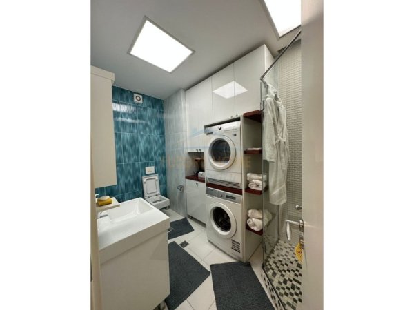 Tirane, shitet apartament 2+1+Ballkon Kati 19, 90 m² 455.000 € (Air Albania)
