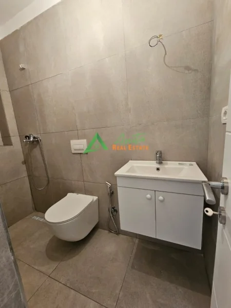 Tirane, shitet garsonier Kati 4, 31 m² 93.000 € (Qender, afer Postes Qendrore)