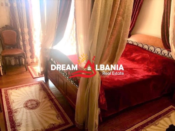 Tirane, jepet me qera apartament 2+1 , 160 m² 700 € 