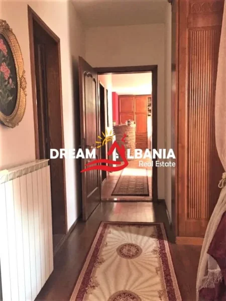 Tirane, jepet me qera apartament 2+1 , 160 m² 700 € 
