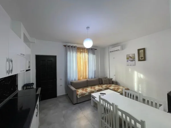Tirane, jepet me qera apartament 1+1 Kati 1, 50 m² 350 € (SAUK)