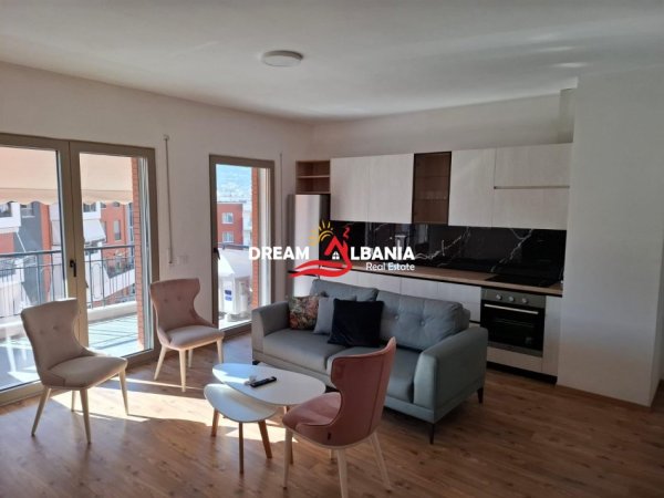 Tirane, jepet me qera apartament 1+1 , 65 m² 600 € 
