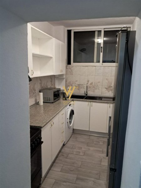 Tirane, jepet me qera apartament 2+1+Ballkon Kati 4, 75 m² 550 € (ALI DEMI)