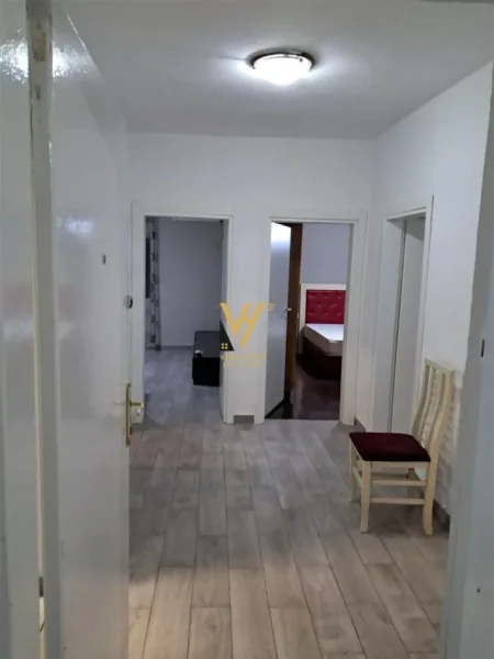 Tirane, jepet me qera apartament 2+1+Ballkon Kati 4, 75 m² 550 € (ALI DEMI)
