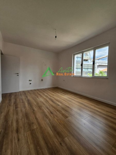 Tirane, shitet apartament 1+1 Kati 4, 45 m² 130.000 € (Qender)