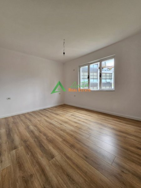 Tirane, shitet apartament 1+1 Kati 4, 45 m² 130.000 € (Qender)