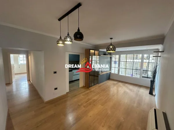 Tirane, jepet me qera zyre, 80 m² 720 €