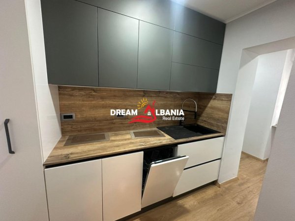 Tirane, jepet me qera zyre, 80 m² 750 €