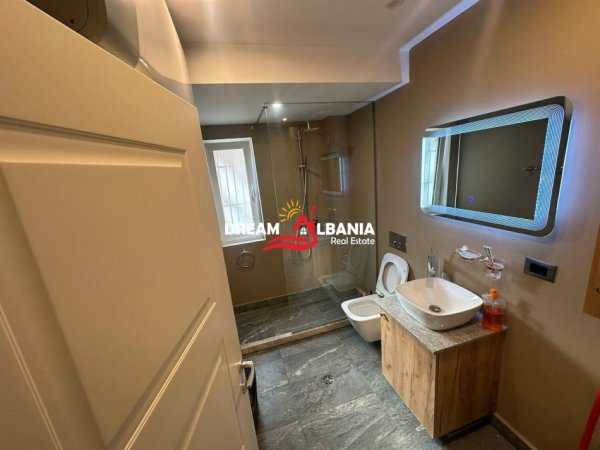 Tirane, jepet me qera zyre, 80 m² 720 €